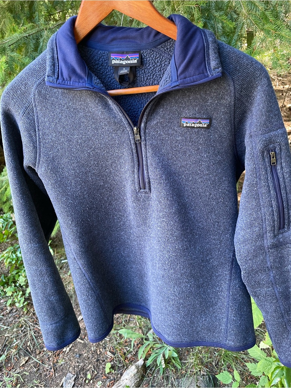 Patagonia women’s Navy Quarter-Zip Fleece Sweater
